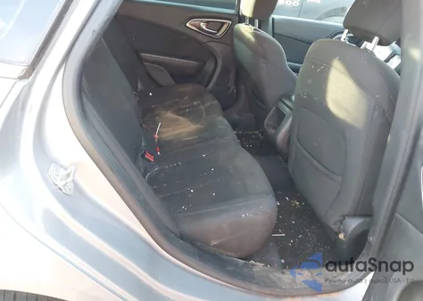 2016 Chrysler 200 Lx z USA, uszkodzony, nr VIN 1C3CCCFB6GN171495